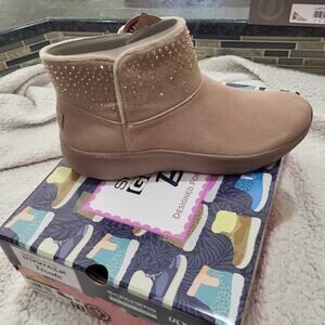 NIB Skechers Women's On-The-Go Encore-Winter Gleam Ankle Boot  Taupe size 11